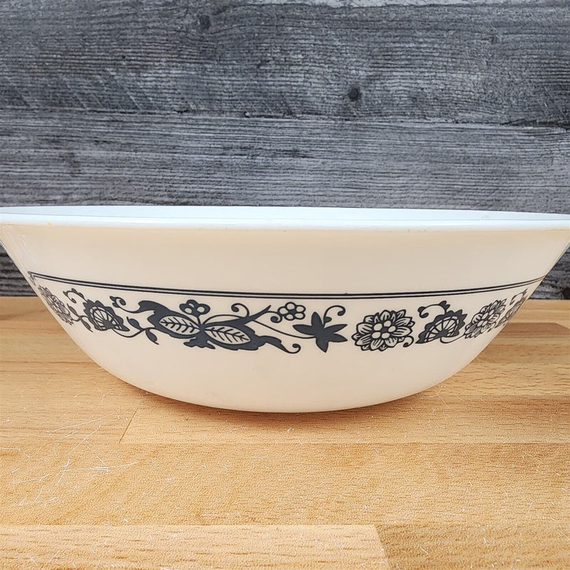 Load image into Gallery viewer, Corelle Corning Old Town Vegetable Bowl Ceramic 8 1/2" Floral Blue Onion Rim