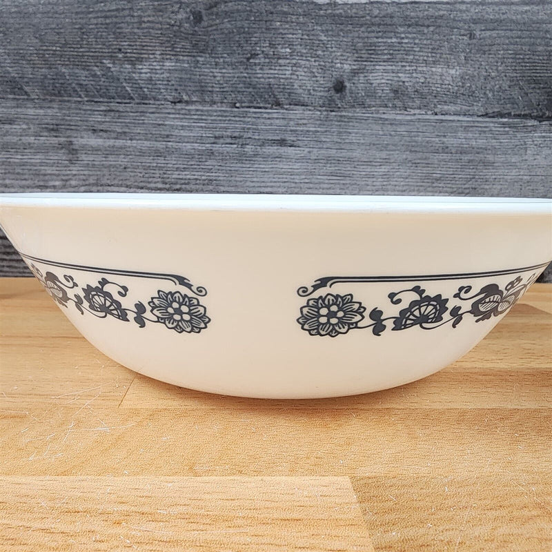 Load image into Gallery viewer, Corelle Corning Old Town Vegetable Bowl Ceramic 8 1/2" Floral Blue Onion Rim