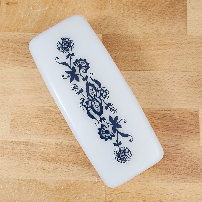 Load image into Gallery viewer, Corelle Corning Old Town Blue 1/4 Lb Covered Butter Dish Floral Blue Onion