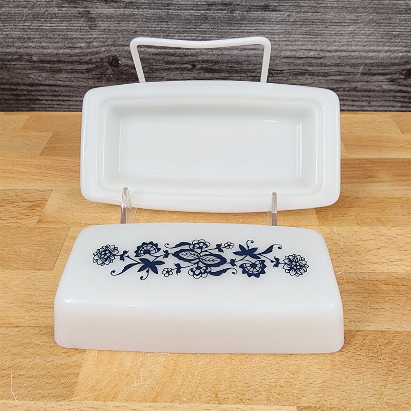 Load image into Gallery viewer, Corelle Corning Old Town Blue 1/4 Lb Covered Butter Dish Floral Blue Onion