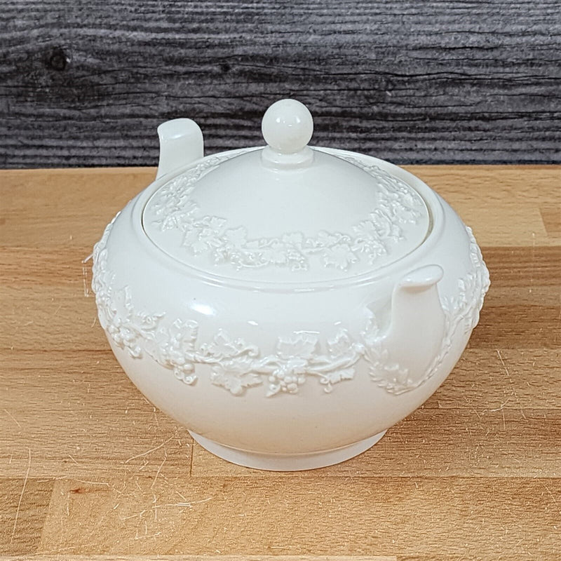 Load image into Gallery viewer, Wedgwood Cream Plain Edge 146 Sugar Bowl Embossed Queens Ware Etruria Barlaston