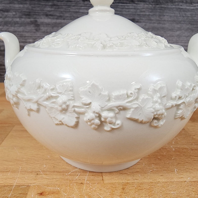 Load image into Gallery viewer, Wedgwood Cream Plain Edge 146 Sugar Bowl Embossed Queens Ware Etruria Barlaston