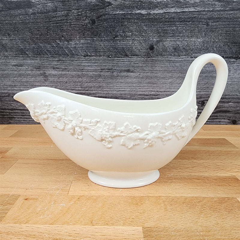 Load image into Gallery viewer, Wedgwood Cream Gravy Boat Queens Ware Embossed Rim Etruria Barlaston