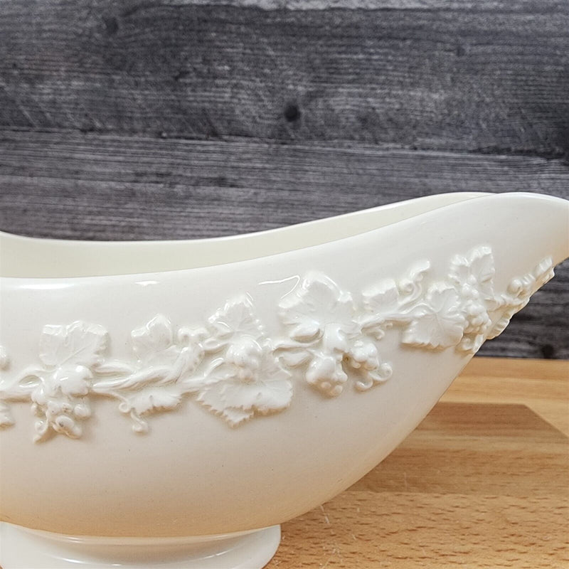Load image into Gallery viewer, Wedgwood Cream Gravy Boat Queens Ware Embossed Rim Etruria Barlaston