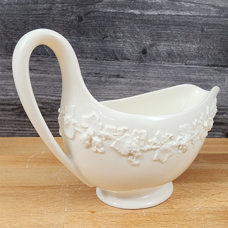 Load image into Gallery viewer, Wedgwood Cream Gravy Boat Queens Ware Embossed Rim Etruria Barlaston