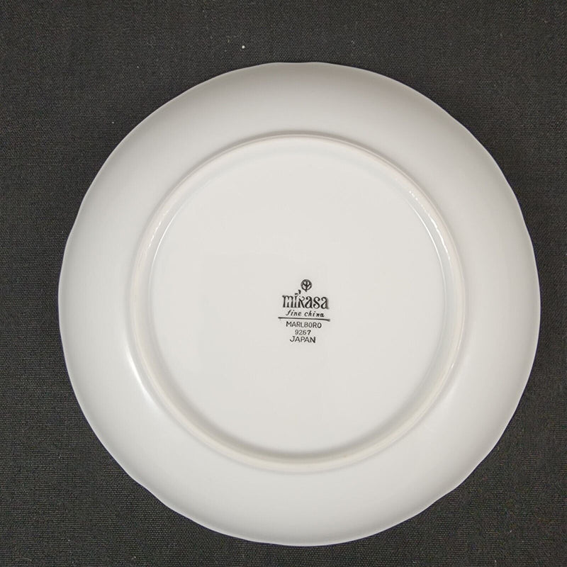 Load image into Gallery viewer, Mikasa Marlboro Soup Coupes Verge Scalloped Platinum Border White Bowl 9267