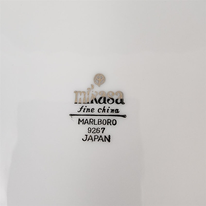 Load image into Gallery viewer, Mikasa Marlboro Soup Coupes Verge Scalloped Platinum Border White Bowl 9267