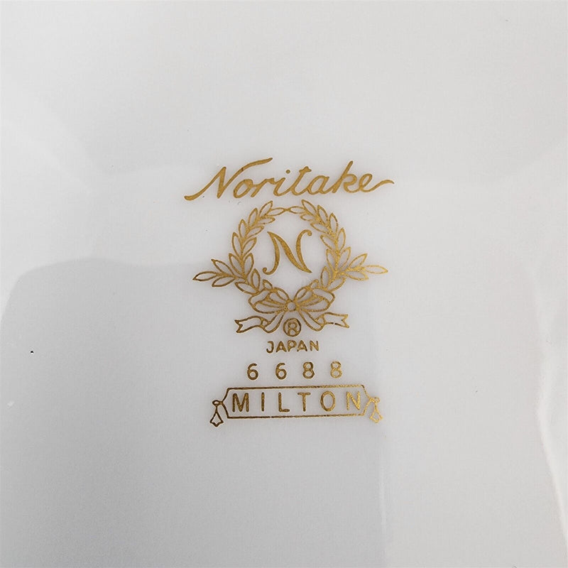 Load image into Gallery viewer, Milton by Noritake Dinner Plate 10 1/2" Red Triangles with Gold Trim Dishware