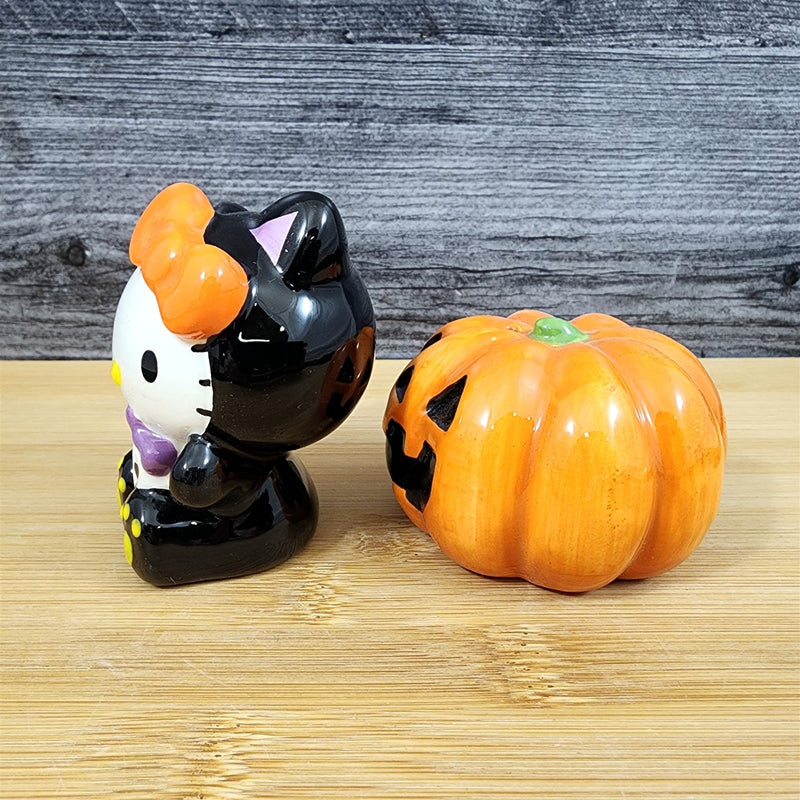 Load image into Gallery viewer, Hello Kitty Halloween Jack-o-Lantern Pumpkin Salt Pepper Set Ceramic Blue Sky