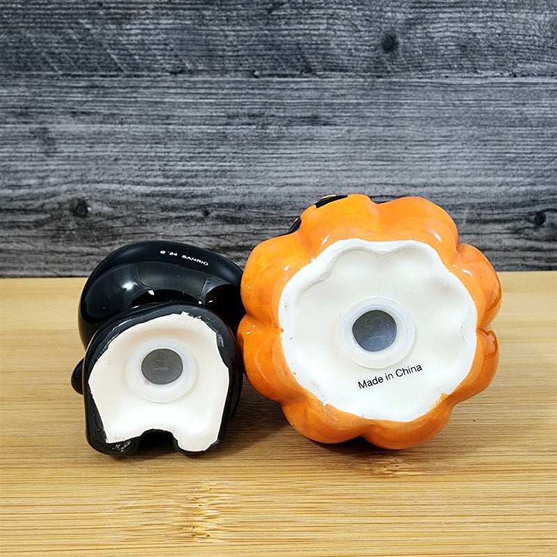 Load image into Gallery viewer, Hello Kitty Halloween Jack-o-Lantern Pumpkin Salt Pepper Set Ceramic Blue Sky