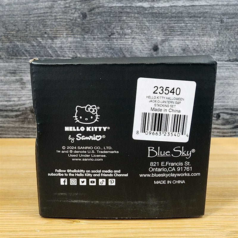 Load image into Gallery viewer, Hello Kitty Halloween Jack-o-Lantern Pumpkin Salt Pepper Set Ceramic Blue Sky