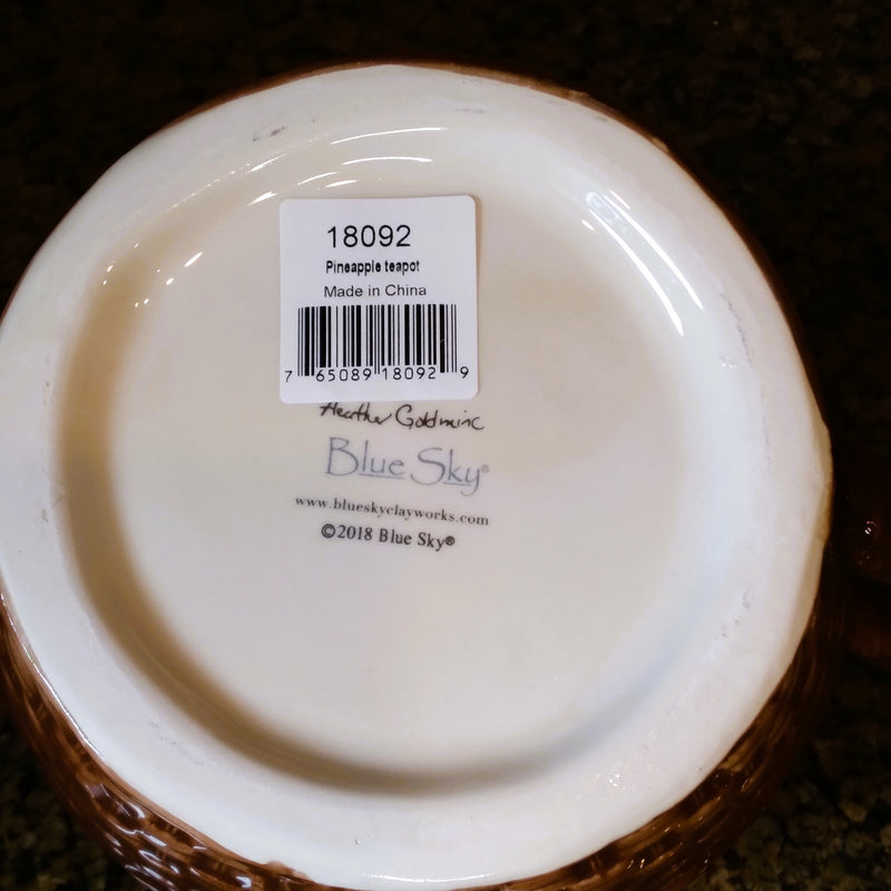 Load image into Gallery viewer, Pineapple Teapot Ceramics Collectable Flower Tea Pot Blue Sky Heather Goldminc