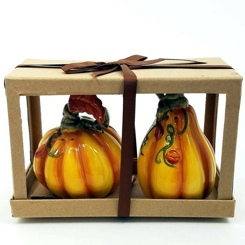 Load image into Gallery viewer, Salt Pepper Shaker Set Harvest Pumpkin Collectible Decorative Home Deco Goldminc