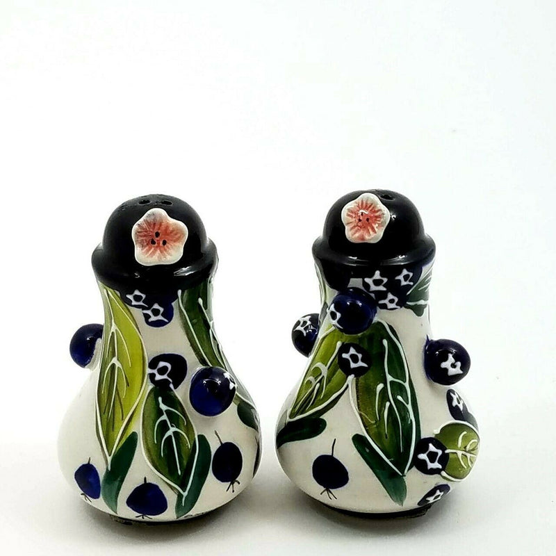 Load image into Gallery viewer, Salt and Pepper Shakers Set Blueberry Collectible Decorative Home Décor Goldminc