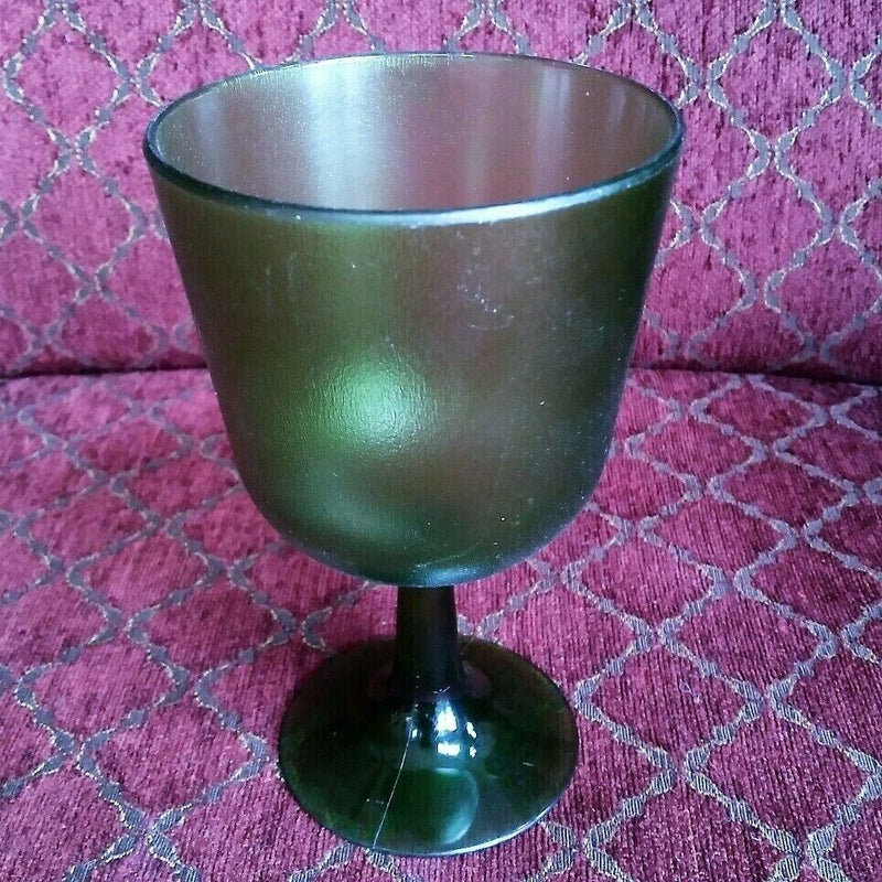 Load image into Gallery viewer, Frosted Green Plastic Pedestal Goblet (Set of 8)