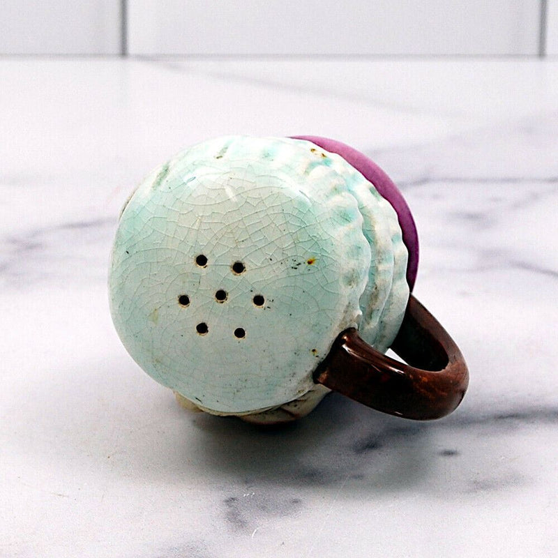 Load image into Gallery viewer, Vintage Colonial Man and Woman Salt and Pepper Shakers