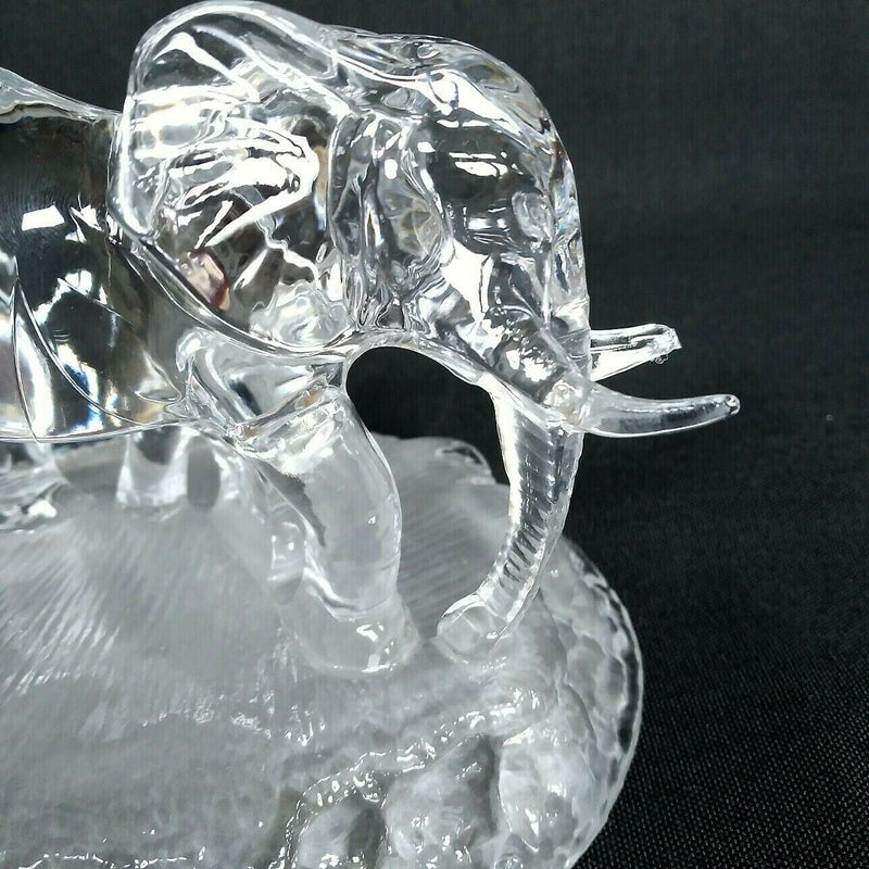 Load image into Gallery viewer, Oneida Wildlife Capri Collection Crystal Elephant & Baby with Trunks Down