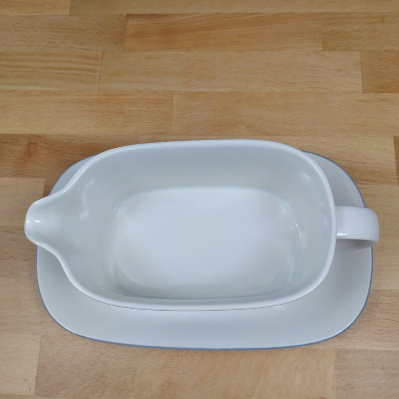 Load image into Gallery viewer, Mikasa Intaglio Fantazz Gravy Boat & Under Plate CAC64 Dinnerware John Bergen