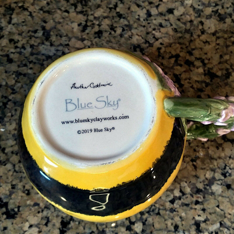 Load image into Gallery viewer, Jea with Queen Bee Tea for One Teapot Animal Ceramics Décor by Blue Sky Goldminc