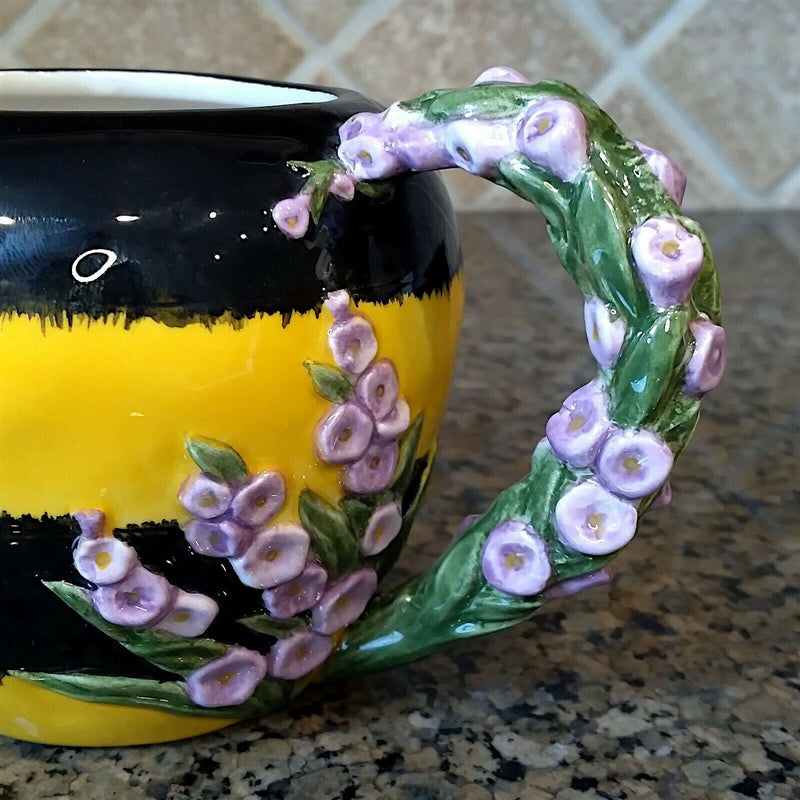 Load image into Gallery viewer, Jea with Queen Bee Tea for One Teapot Animal Ceramics Décor by Blue Sky Goldminc