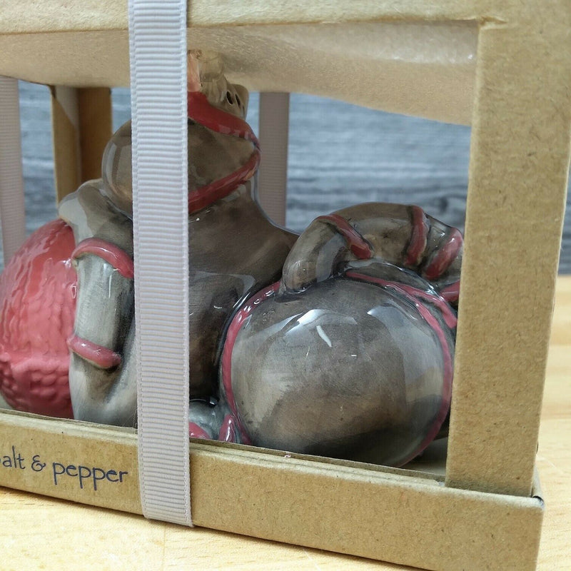 Load image into Gallery viewer, Kitten with Yarn Design Salt Pepper Set Collectible by Blue Sky Clayworks
