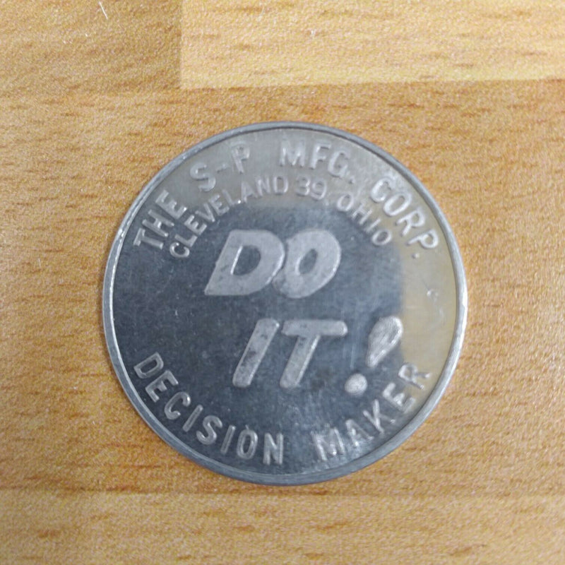 Load image into Gallery viewer, Decision Maker Token Do It ! Forget It ! Coin By S-P Mfg Corp Cleveland Ohio