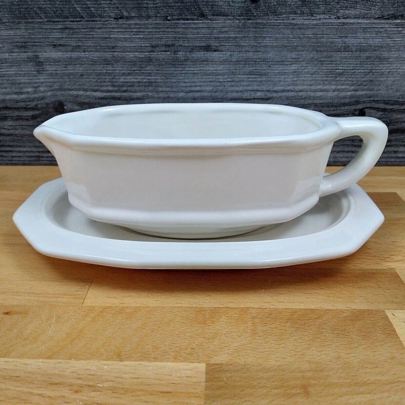 Load image into Gallery viewer, Pfaltzgraff Heritage white Gravy Boat and Under Plate Dinnerware