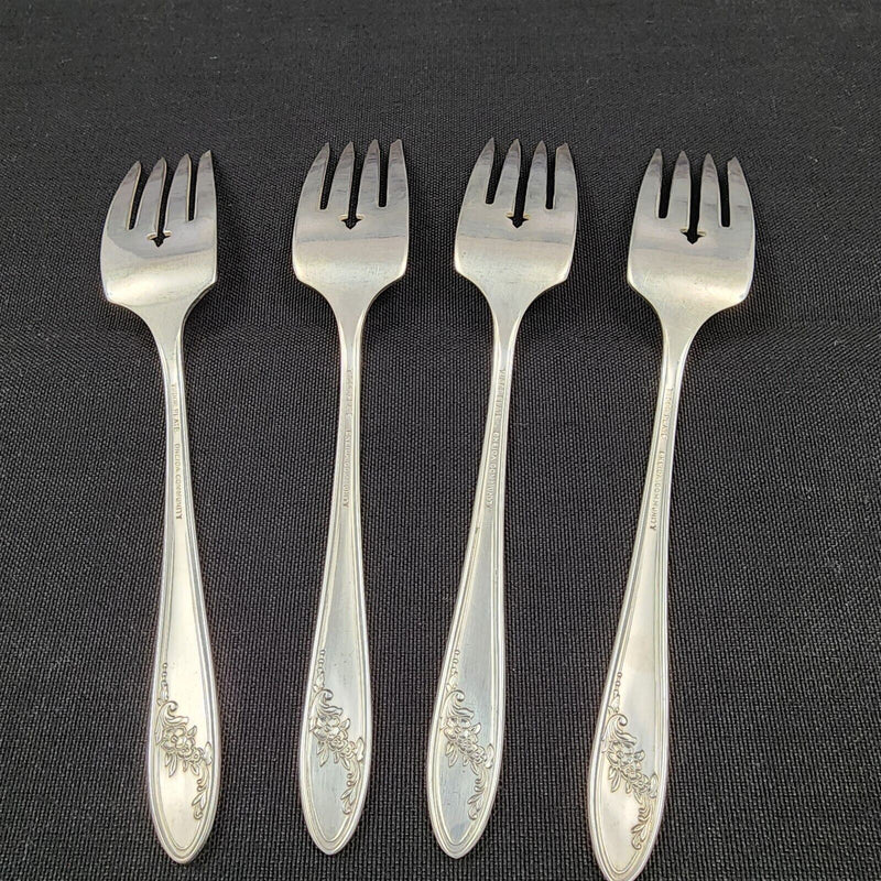 Load image into Gallery viewer, Oneida Queen Bess II Set of 4 Silverplated Salad Forks 1946