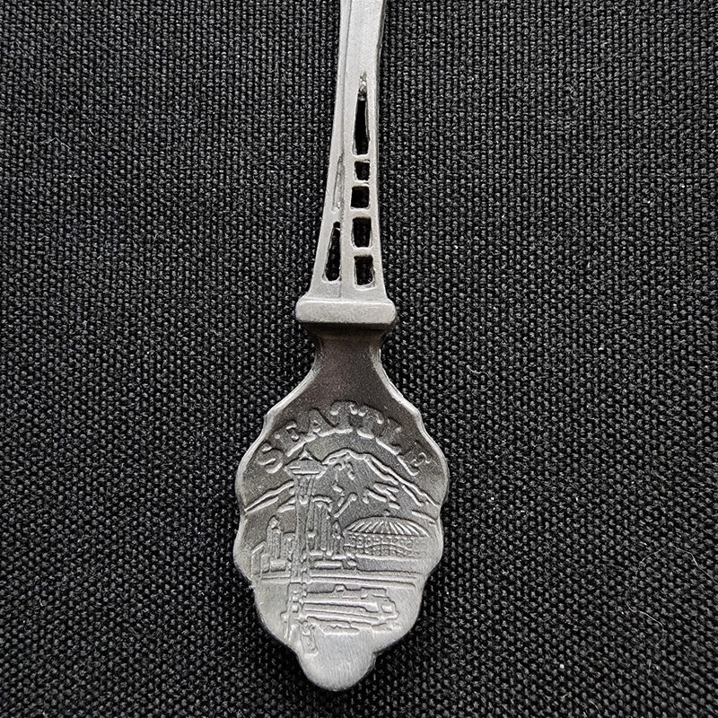 Load image into Gallery viewer, Seattle Space Needle Collector Souvenir Spoon 4in