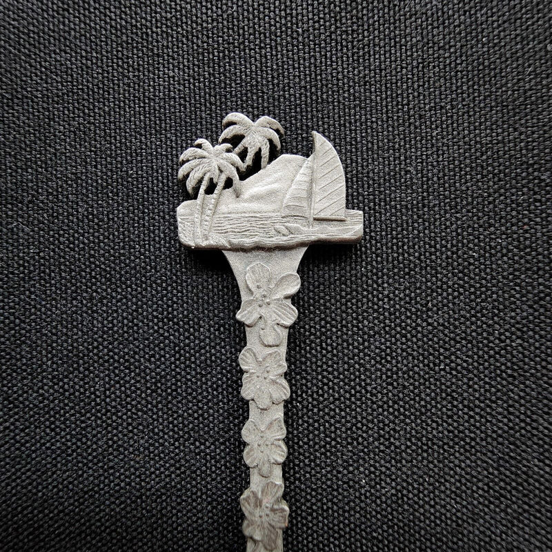 Load image into Gallery viewer, Hawaii Tropical Island Aloha State Collectible Travel Souvenir Spoon USA Vintage