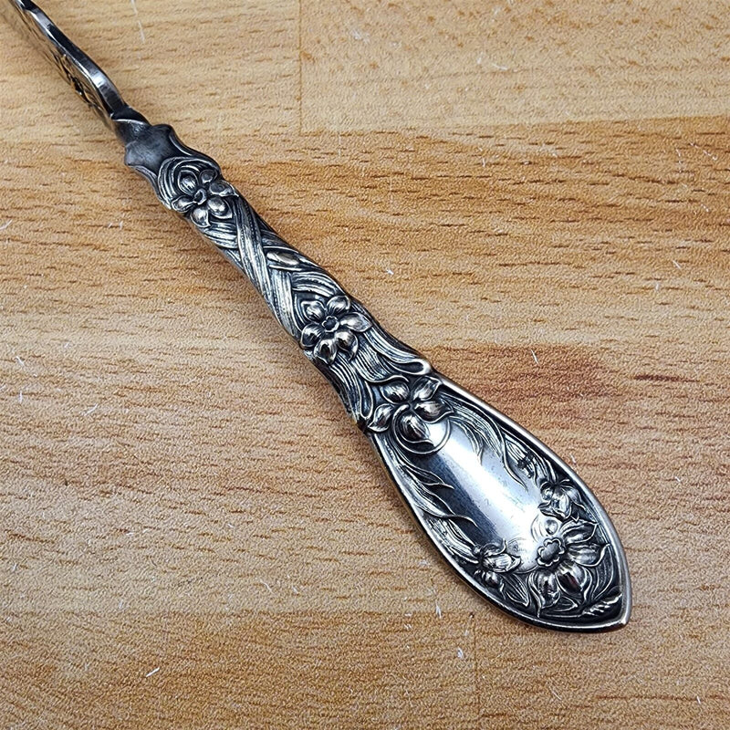 Load image into Gallery viewer, Narcissus by Oneida Silver 1908 Flat Twisted Handle Master Butter Knife flatware