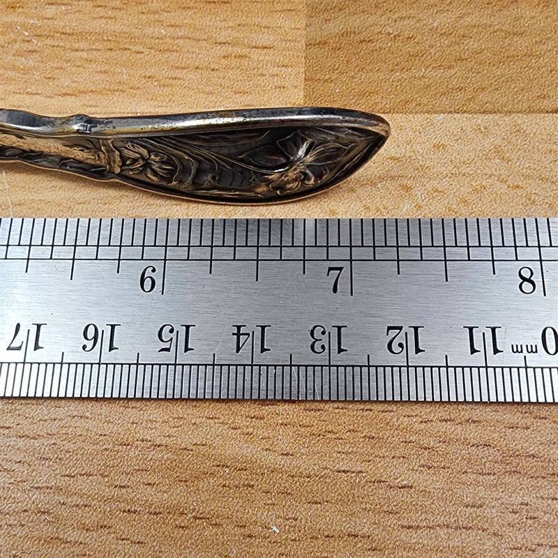 Load image into Gallery viewer, Narcissus by Oneida Silver 1908 Flat Twisted Handle Master Butter Knife flatware