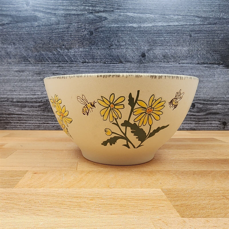 Load image into Gallery viewer, Bumble Bee Garden Daisy Flowers Festive Bowl 6 inch (15cm) Floral Dish Blue Sky