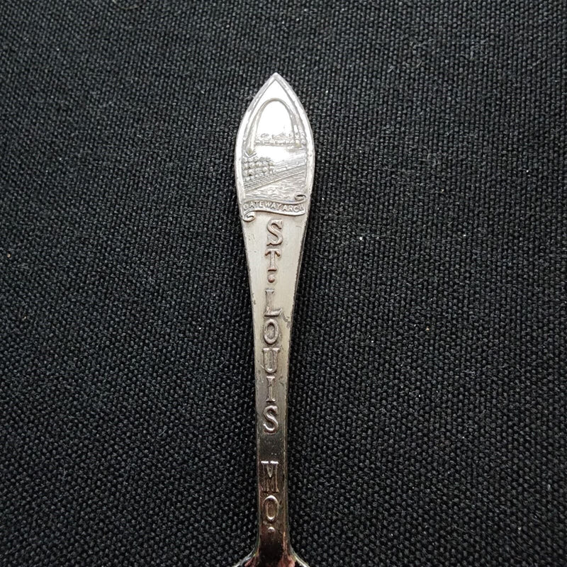 Load image into Gallery viewer, Gateway Arch St Louis Missouri Collectible Travel Souvenir Spoon 4.25" 11cm VTG