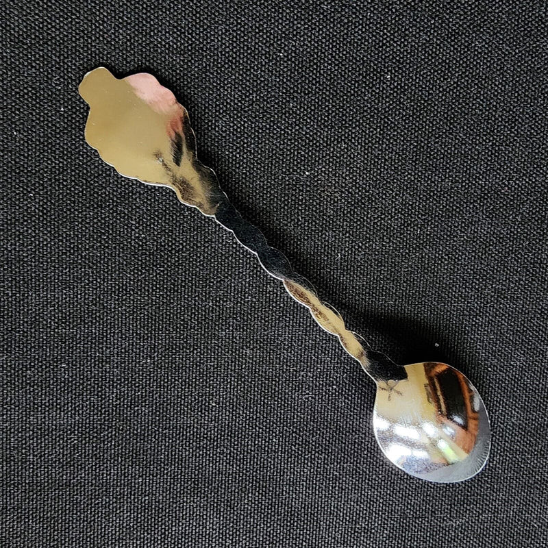 Load image into Gallery viewer, Hong Kong Collectible Souvenir Travel Spoon 4.75" Junk Chinese Sailing Ship VTG
