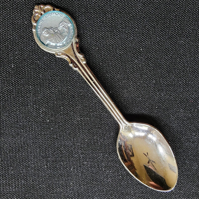 Load image into Gallery viewer, Mount Rushmore South Dakota National Park Collectible Travel Souvenir Spoon 4.5"