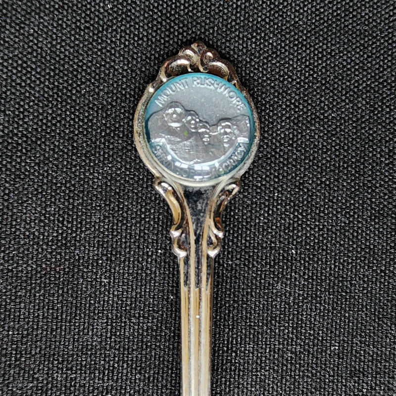 Load image into Gallery viewer, Mount Rushmore South Dakota National Park Collectible Travel Souvenir Spoon 4.5"
