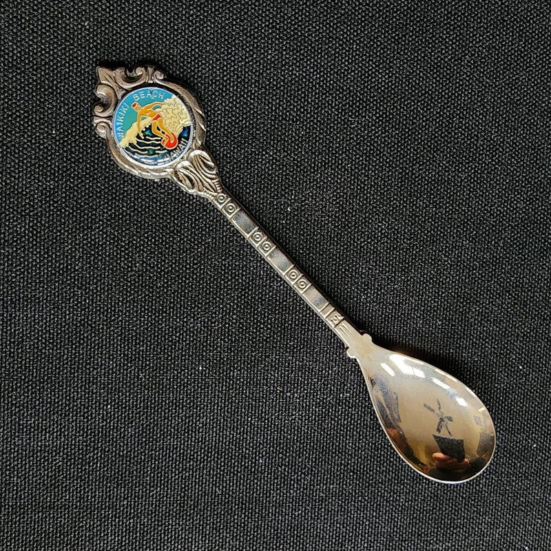 Load image into Gallery viewer, Waikiki Beach Hawaii Collectible Travel Souvenir Spoon 4.5" 11cm Honolulu Island