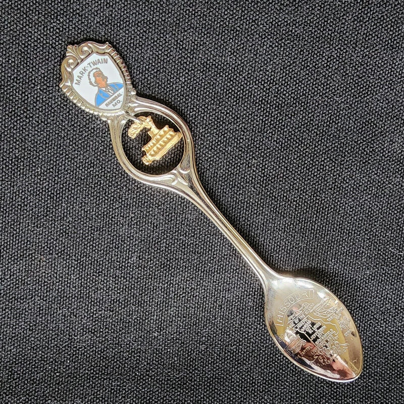 Load image into Gallery viewer, Mark Twain Hannibal Missouri Collectible Souvenir Spoon 4.5" Steam Boat Dangler