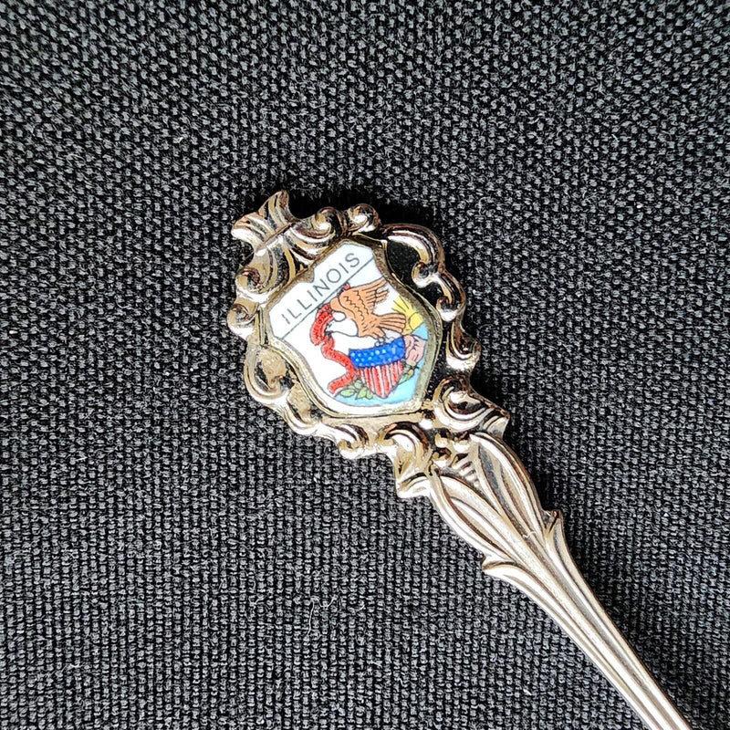 Load image into Gallery viewer, Illinois Collectible Souvenir Spoon 4 1/2" (11cm)