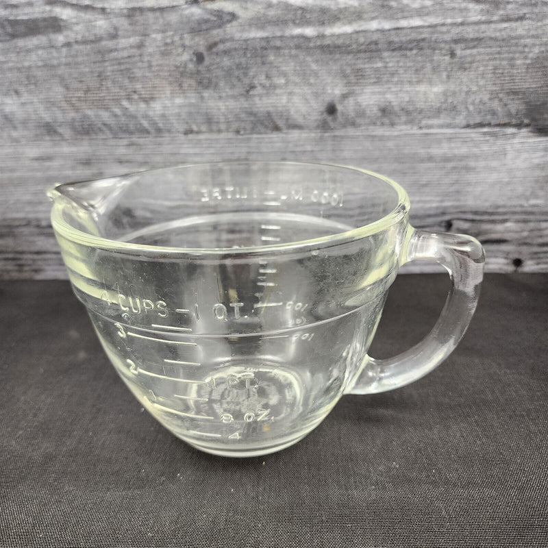 Load image into Gallery viewer, Fire-King Anchor Hocking 4 Cup 1 Quart Glass Measuring Mixing Bowl USA