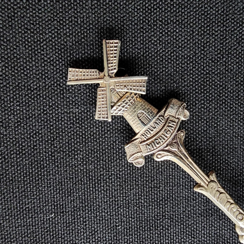 Load image into Gallery viewer, Holland Michigan Windmill Collectible Souvenir Spoon 5" (12cm)