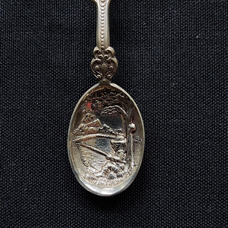 Load image into Gallery viewer, Holland Michigan Windmill Collectible Souvenir Spoon 5" (12cm)