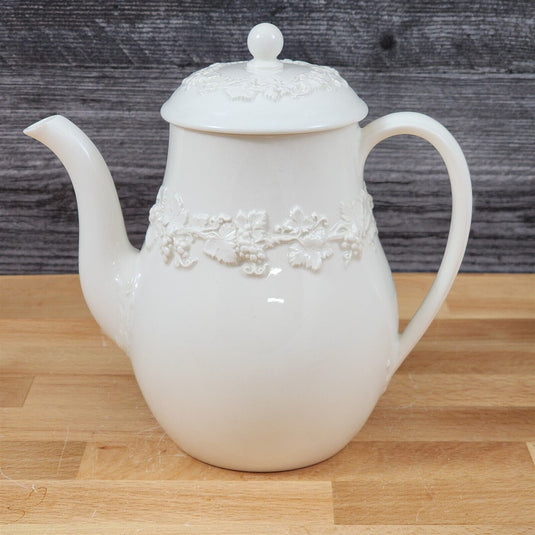 Wedgwood Cream Color Plain Edge Coffee Pot & Lid Queens Ware Etruria Barlaston