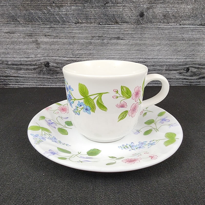 Load image into Gallery viewer, Corelle Corning Delicate Array Coffee Cup &amp; Saucer Set of 4 Mug Floral Dishware
