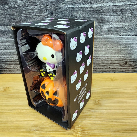 Hello Kitty Halloween Jack-o-Lantern Pumpkin Salt Pepper Set Ceramic Blue Sky