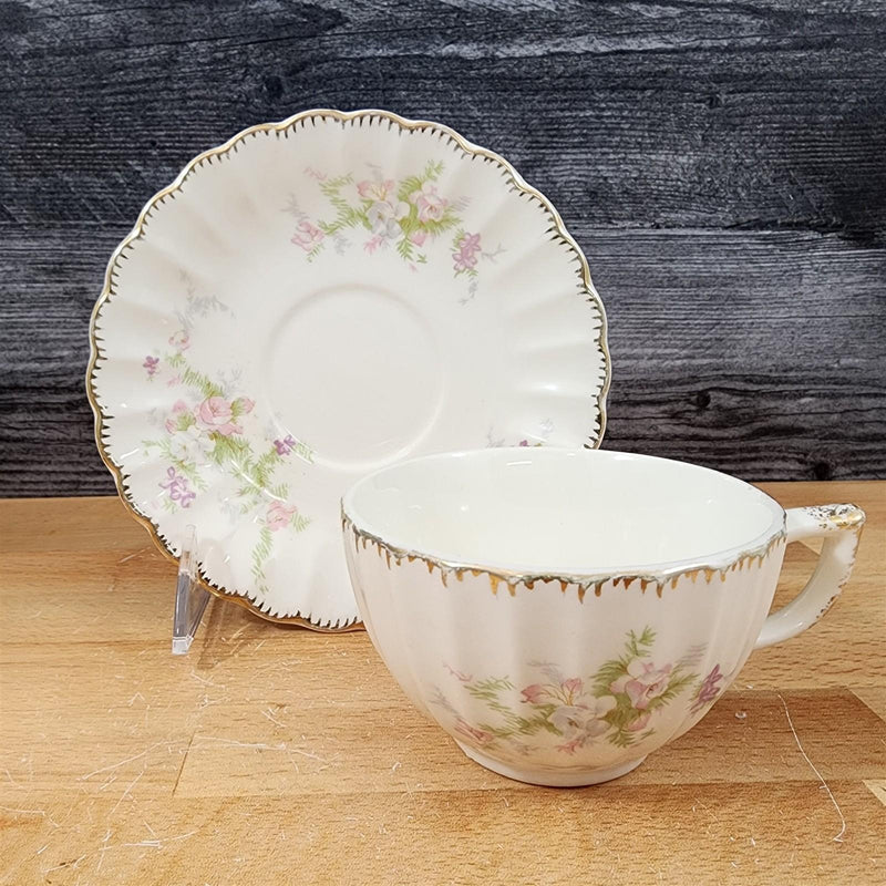 Load image into Gallery viewer, Limoges Floral Cup Saucer Set of 4 La France USA 22 K Gold Scalloped Edge Trim
