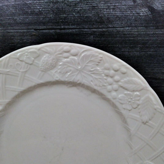 Mikasa English Countryside Embossed Platter White DP 900 13" (33cm) Chop Plate