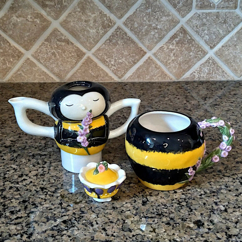 Load image into Gallery viewer, Jea with Queen Bee Tea for One Teapot Animal Ceramics Décor by Blue Sky Goldminc
