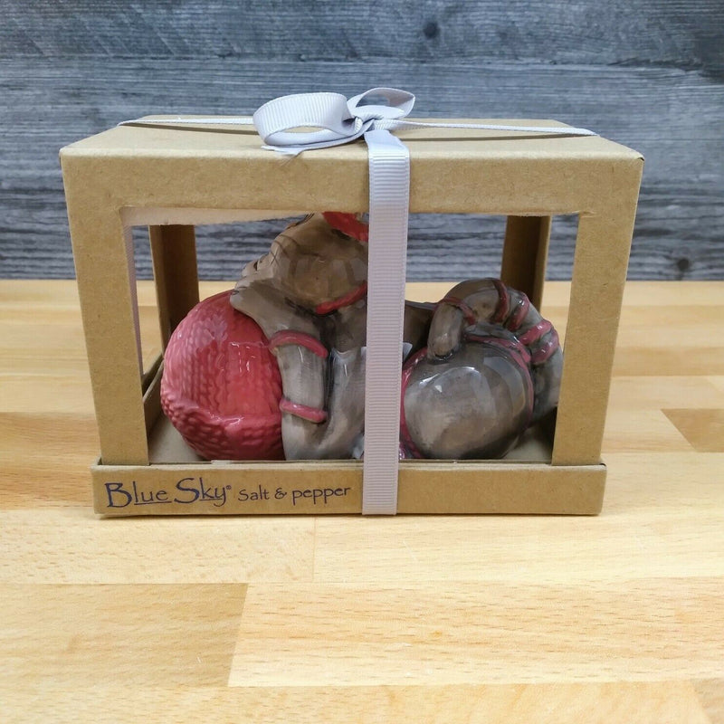 Load image into Gallery viewer, Kitten with Yarn Design Salt Pepper Set Collectible by Blue Sky Clayworks
